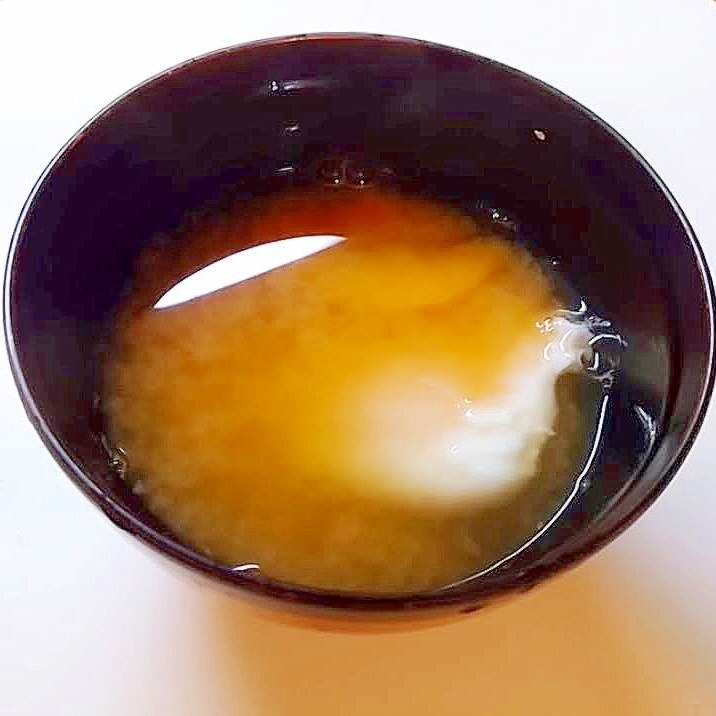 落とし卵と薩摩芋の味噌汁